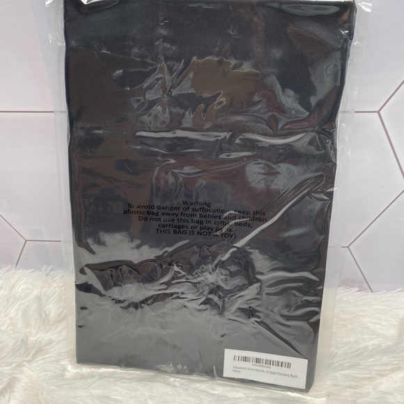 Satin Bed Zippered Pillowcase with Scrunchies for Hair and Skin Pack of 2 - Picture 5 of 6